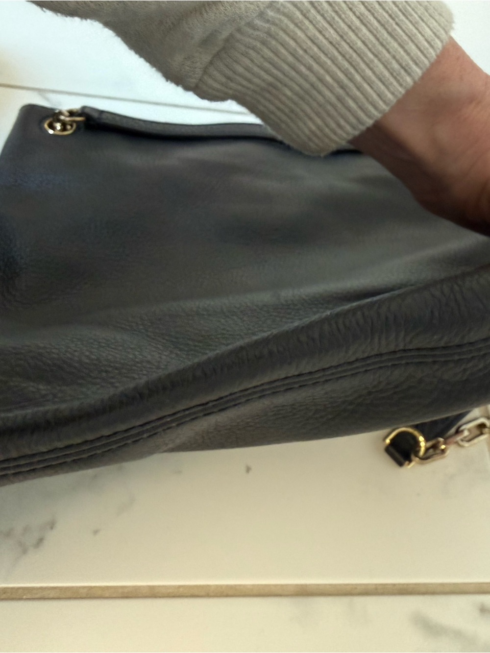Tory Burch Black Leather Chain-Handle Shoulder Bag with Gold Hardware - Picture 2 of 5
